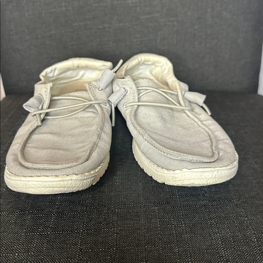 Hey Dude Wendy Women’s Size 7 Light‎ Gray Loafers
